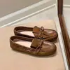 Versión de piel de vaca Uva Mamá mismo estilo zapatos de cuero pequeños para mujer estilo británico lazo versátiles cómodos zapatos para conducir mocasines de suela plana