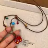 Lindo collar de cuerda tejida con una manzana roja dopamina de colores para mujer, estilo largo con un toque de alta gama, accesorio de cadena para el cuello, cadena para la clavícula