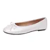 Sapatilhas Femininas 2026 Novo Estilo Primavera Outono Sapatos Rasos Franceses Femininos Sapatilhas Loafer de Veludo com Laço