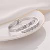 Pulsera de moda de hueso de serpiente con concha del mismo estilo transfronterizo, pulsera abierta de acero de titanio, joyería personalizada elegante de estilo frío para mujer