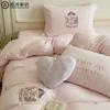 Conjunto de Cuatro Piezas de Algodón de Doble Capa con Forma de Corazón Rosa y Morado Bordado de Caballo de Madera Algodón Súper Suave Funda de Edredón de 1.2m Ropa de Cama