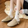 Calcetines nuevos de otoño e invierno para mujer, calcetines de tubo con bordado de viento mínimo, calcetines blancos, ropa exterior de moda, calcetines deportivos largos apilados de tubo