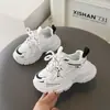 Tênis Dad Mesh Respirável Infantil 2026 Primavera Novo Estilo Coreano Leve da Moda para Meninas Tênis Esportivo Atacado