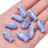 Pulseira artesanal DIY colorida fofa de cerâmica pintada dos dois lados com peixinhos e contas, acessórios de joia com pingente de peixinho