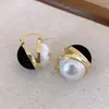 Brincos Redondos de Veludo Pérola Retrô Outono e Inverno, Luxo Leve, Sensação de Alta Qualidade, Brincos Modernos e Elegantes com Design Único
