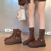 Novas Botas Curtas Vintage de Outono e Inverno com Fivela de Motocicleta, Bico Redondo, Sola Grossa e Aumento de Altura para Mulheres