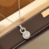 Colar Pingente Oito Completo em Diamante Estilo Designer de Luxo para Mulheres, Moissanita Simulada de Alto Padrão de 2 Quilates, Corrente Elegante para Clavícula
