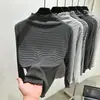 Camiseta de Outono 2026 Novo Estilo com Barra Franzida e Gola Alta Meia, Top Listrado Versátil e Estiloso que Afina para Mulheres