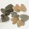 Botones Metálicos con Diseño Electroplateado en Forma de Corazón, Textura Creativa en Relieve, Botones de Pie Alto Cosidos a Mano para Camisas y Abrigos, Botones Decorativos con Pie