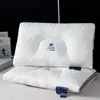 2026 Nuevo Modelo Almohada de Núcleo Tejida Cepillada Cabina de Nube Núcleo de Almohada de Soporte para el Cuello Almohada para Estudiantes