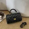 Bolso retro de estilo francés con estampado de rombos, una opción de nicho y lujosa para mujeres en otoño, un bolso cuadrado pequeño versátil con un aspecto sofisticado, adecuado para llevar al hombro o cruzado