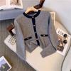 Cardigan de punto gris estilo Chanel de tiro real para mujer otoño 2023 nuevo estilo retro francés occidental cuello redondo manga larga suéter