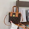 2026 Nuevo Modelo Bolso Cruzado de Hombro Único para Mujer, Bolso Pequeño Tipo Cubo, Bolso Monograma Retro Versátil Casual de Moda Transfronterizo