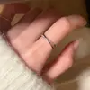 Anillo de cruz minimalista y exquisito con microincrustaciones de circonita para mujer, versátil, de alta gama, lujo ligero, adecuado para ir al trabajo, anillo versátil para el dedo índice