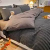 Estilo de dormir nude, juego de cuatro piezas de algodón puro lavado, amigable con la piel, sábana y funda de edredón modernas, pequeño y fresco, adecuado para habitaciones de dormitorio, juego de sábanas de tres piezas
