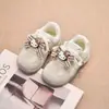 Zapatos Deportivos para Niñas 2026 Primavera Nuevo Estilo Malla Transpirable Rojo Hello Kitty Lazo Suela Suave Antideslizante Zapatos de Bebé