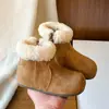 Botas de Neve Infantis 2025 Inverno Bico Redondo Sola Rasteira Botas Curtas Slim Couro Camurça Retrô Versátil Para Meninas Botas Martin de Algodão