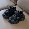 Tênis casuais femininos, leves e estilosos para o outono, versáteis e antiderrapantes, com solas grossas, um design moderno "dad shoe" e solas macias adequados tanto para meninas quanto para meninos