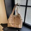 Bolsa Tote Grande Capacidade Feminina Cor Sólida Personalidade Versátil Novo Estilo Tendência Versátil Estudante Universitário Aula Primavera Bolsa de Ombro Único
