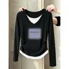 Camiseta de Algodón Puro de Manga Larga con Cuello en V, Estilo Falso Dos Piezas, para Mujer, Estilo Diseñador, Moderna, Versátil, Camiseta Base Negra, Principios de Otoño