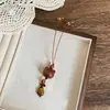 Colar pingente vintage de gota d'água, cacho de uvas e peixinho para mulheres, corrente de suéter de nicho de luxo leve, acessório para pescoço longo