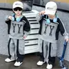 Conjunto de Moletom Patchwork Estampado Yy para Meninos Primavera Outono Novo Estilo Fresco Tendência Moda Bebê Celebridade da Internet Conjunto de Duas Peças