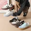 Tênis brancos, sapatos de treino alemães com sola grossa, sapatos femininos, sapatos casuais esportivos 2026, sapatos casuais leves retrô, novo estilo de tecido