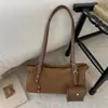 Bolso Tote Retro Transfronterizo de Gran Capacidad para Mujer con Solapa Remachada Bolso de Hombro Único para Debajo del Brazo con Bolsita Bolso de Viaje