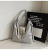 Bolsa de Ombro de Couro Macio Grande Capacidade para o Dia a Dia em Tecido Feminina 2025 Nova Estilo Retrô Stylist Bolsa de Axila Bolsa Tote Mochila