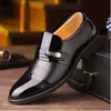 Zapatos de vestir formales para hombre de cuero punta redonda casual británico transpirables para el trabajo slip-on resistentes al desgaste suela blanda zapatos de cuero de una sola pieza entrega
