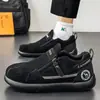 Novo Estilo Primavera e Outono Sapatos Casuais Masculinos com Zíper Lateral Estilo Hong Kong para Adolescentes, Sapatos Preguiçosos Slip-On, Sapatos Birkenstock de Tamanho Grande para Homens