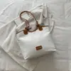 Bolso grande de mujer transfronterizo, nuevo estilo verano 2026, versátil y moderno, de un solo hombro, moderno, para la ciudad, retro, casual, tipo tote