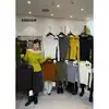 El único VI+ otoño estilo coreano suave y elegante versátil adelgazante de hombros descubiertos manga larga tejido para mujer 99800