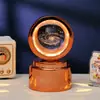 Bola de Cristal Transfronteiriça Base Giratória com Textura de Madeira Luminária Noturna Brilhante Lâmpada do Céu Estrelado 3D Decoração de Mesa Presente Criativo de Feriado