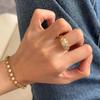 Anel Padrão Diamante de Luxo Leve Estilo Inspirado em Diamante Dourado Anel Empilhável Larga Moda Tendência Design Personalizado Sentido de Alto Padrão