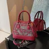 Bolso de mano transfronterizo de nuevo estilo chino, forma elegante de concha, colección otoño 2026, rojo, bolso de mano bordado de novia para mujer