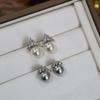 Plata S925 Importada Shijia Micro-incrustado Zircón Corona Pequeña Realmente Muchos Aretes de Perla Gris Cáñamo Simples Aretes Frescos para Mujeres