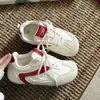 Zapatillas de entrenamiento retro alemanas para mujer, ins, a la moda, nuevas populares primavera y otoño 2026, zapatillas blancas versátiles casuales, zapatillas de skate para mujer