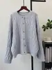 Nuevo Cárdigan de Punto Trenzado Resistente Estilo Retro Otoño/Invierno 2026, Cuello Redondo, Corte Holgado, Abrigo Suéter Elegante de Alta Gama para Mujer
