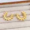 Pendientes Trenzados Irregulares de Diente de Sierra Retro de Nueva Moda Europea y Americana Chapados en Cobre con Oro Real Pendientes de Personalidad y Temperamento para Mujer Venta al por Mayor