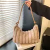 Bolsa de Pelúcia Fashion Outono e Inverno Nova Bolsa Feminina Grande Capacidade Simples Bolsa de Axila Estilo Popular de Celebridade da Internet Bolsa de Ombro