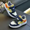 2026 Novo Outono Couro Respirável Sapatos para Meninas Antiderrapante Sapatos Esportivos para Meninos Sapatos de Skate Infantil Estilo Coreano Sapatos Forrest Gump