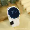 Reloj Electrónico LED para Hombres y Mujeres, Mismo Estilo para Estudiantes, Reloj con Hebilla Magnética de Silicona, Moderno, Elegante, Sencillo y Versátil para Uso en el Campus