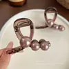 Adecuado para uso en verano, este pasador de pinza es para mujeres con cabello fino, para la parte posterior de la cabeza.. Es un nuevo modelo 2026, un accesorio para el cabello de pinza de tiburón de tamaño mediano de alta gama