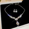 Conjunto de Brincos Quadrados Cravejados de Diamante e Colar de Duas Peças, Fashion, Leve, Colar Luxuoso e de Alta Qualidade, Conjunto de Joias Elegante e Versátil