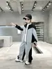Conjunto de Roupa de Outono para Meninos 2026 Novo Estilo Roupas para Meninos Esportivas Modernas Roupas Infantis Jaqueta Casual Elegante e Calça