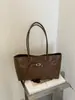 Bolsas: Bolsos tote retro europeos y americanos transfronterizos, gran capacidad, elegantes bolsos de hombro para mujer para el trabajo, que exudan una sensación sofisticada y de alta gama.