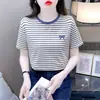 Nueva Camiseta de Manga Corta a Rayas de Verano 2025 para Mujer, Top con Diseño Bordado, Holgada, Cuello Redondo, Moderna Camiseta con Hombro Derecho