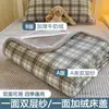 Funda de cama de gasa de doble capa por un lado, vellón de leche por el otro, juego de tres piezas, cuadros simples, dormitorio de estudiante, usable por ambos lados, protector de colchón