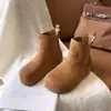 Botas curtas Birkenstock femininas com forro de fleece e sola grossa, novas botas Chelsea versáteis de inverno 2026, sapatos de algodão quentes e antiderrapantes